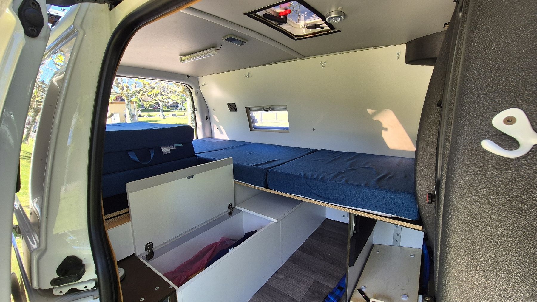 VW Camping Fahrzeuge: VW Caddy Microcamper frisch ab Service neu 8-fach bereift – Gebraucht aus Gals von Pinball79 3