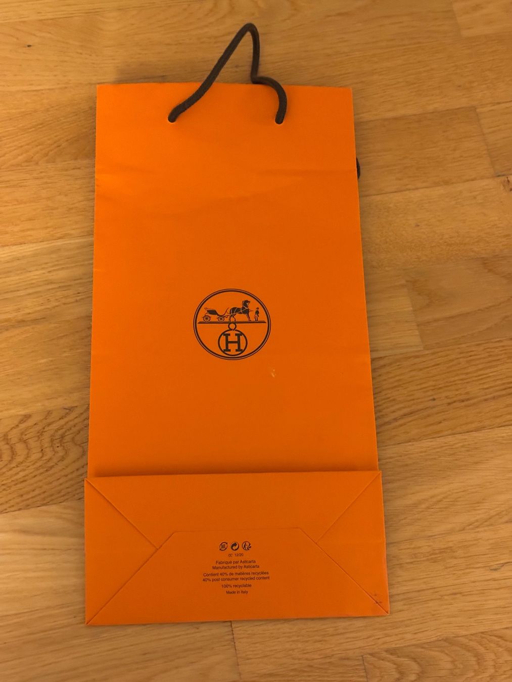 Papiere: Hermes Geschenktüte / Papiertüte – Gebraucht aus Zürich von wtpooh