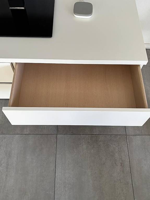 Mobili TV: Meuble marque italienne blanc – Usato da Neyruz FR venduto da Patricia.G. 1