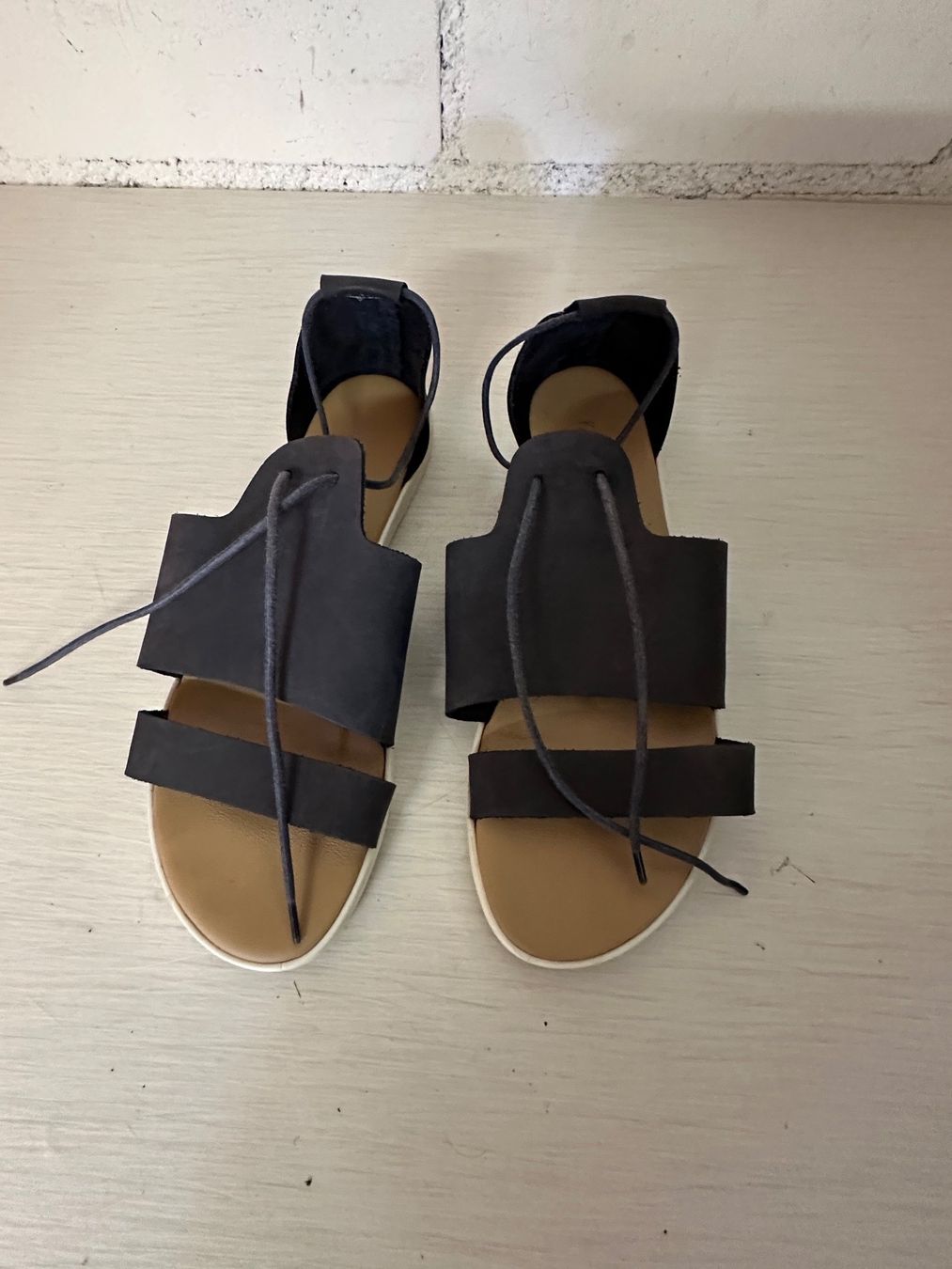 Scarpe da donna: KIOMI Damesandalen grösse 39 – Usato da Thun venduto da jeff070