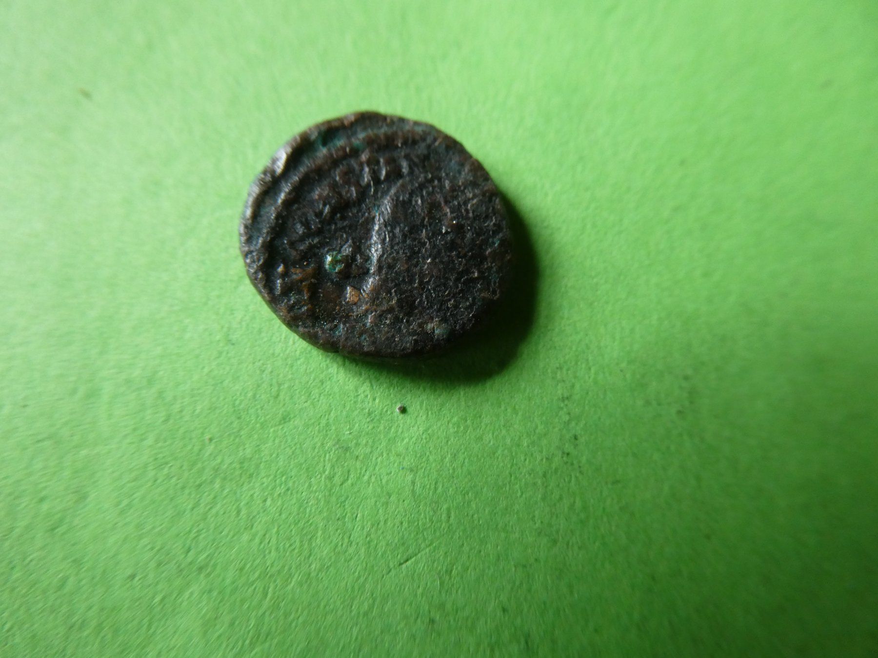 Tutti le monete: uralte Bronzemünze 13 mm     1.99 g – Usato da Hinterforst venduto da Rohusri