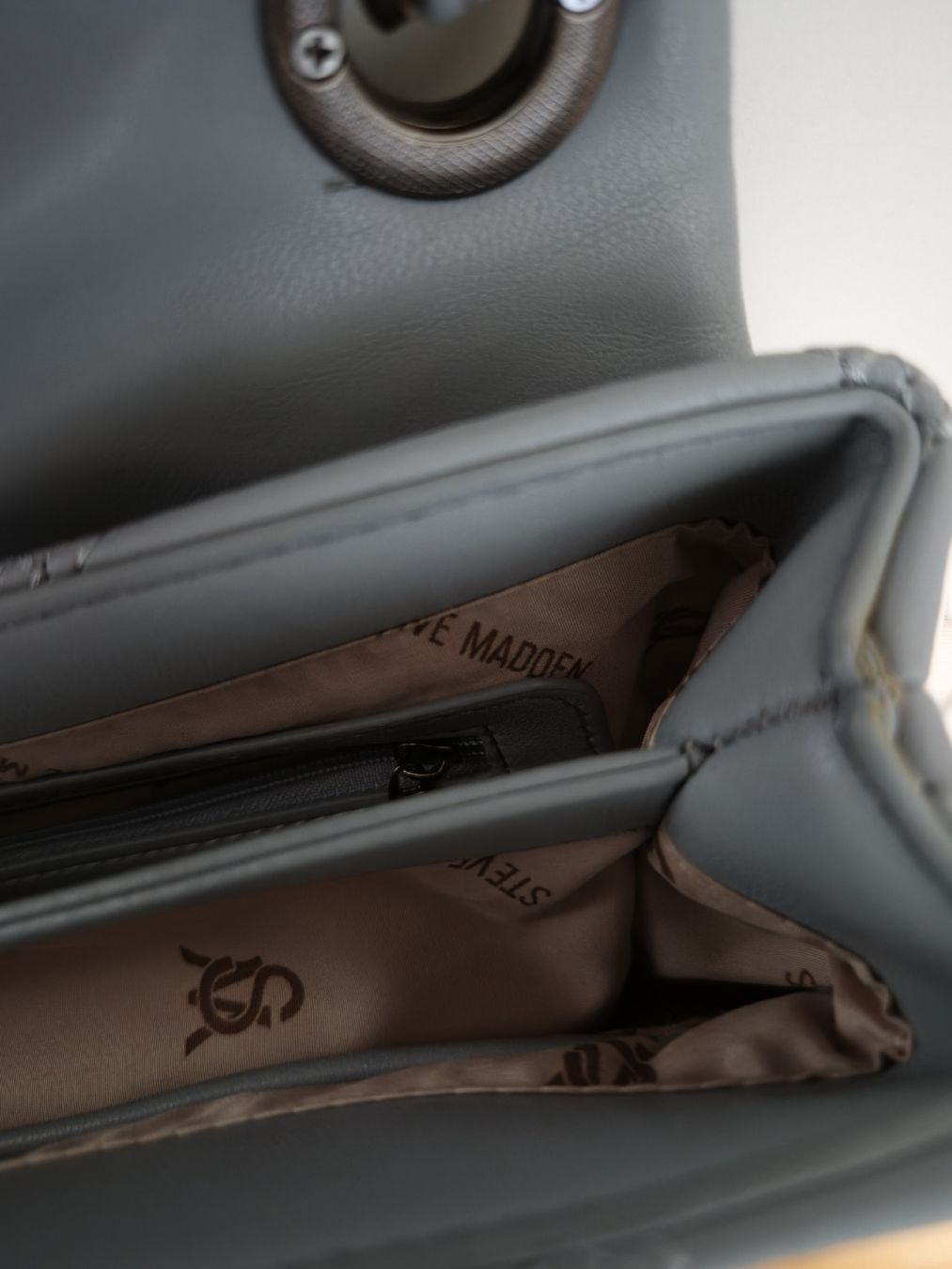 Steve Madden Borse da donna: Steve Madden Handtasche hellblau gesteppt wenig gebraucht – Nuovo (secondo la descrizione) da Romanshorn venduto da Hadrenalin 5