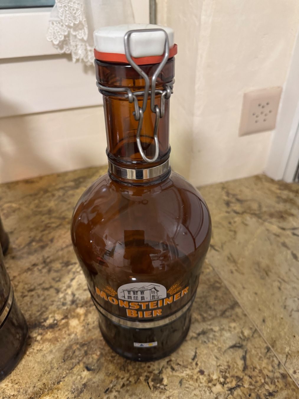 Verres, cruches & bouteilles: Bierflasche Monsteiner Bier Davos, 2 Liter – D'occasion à Vaduz par Greenturtle 1