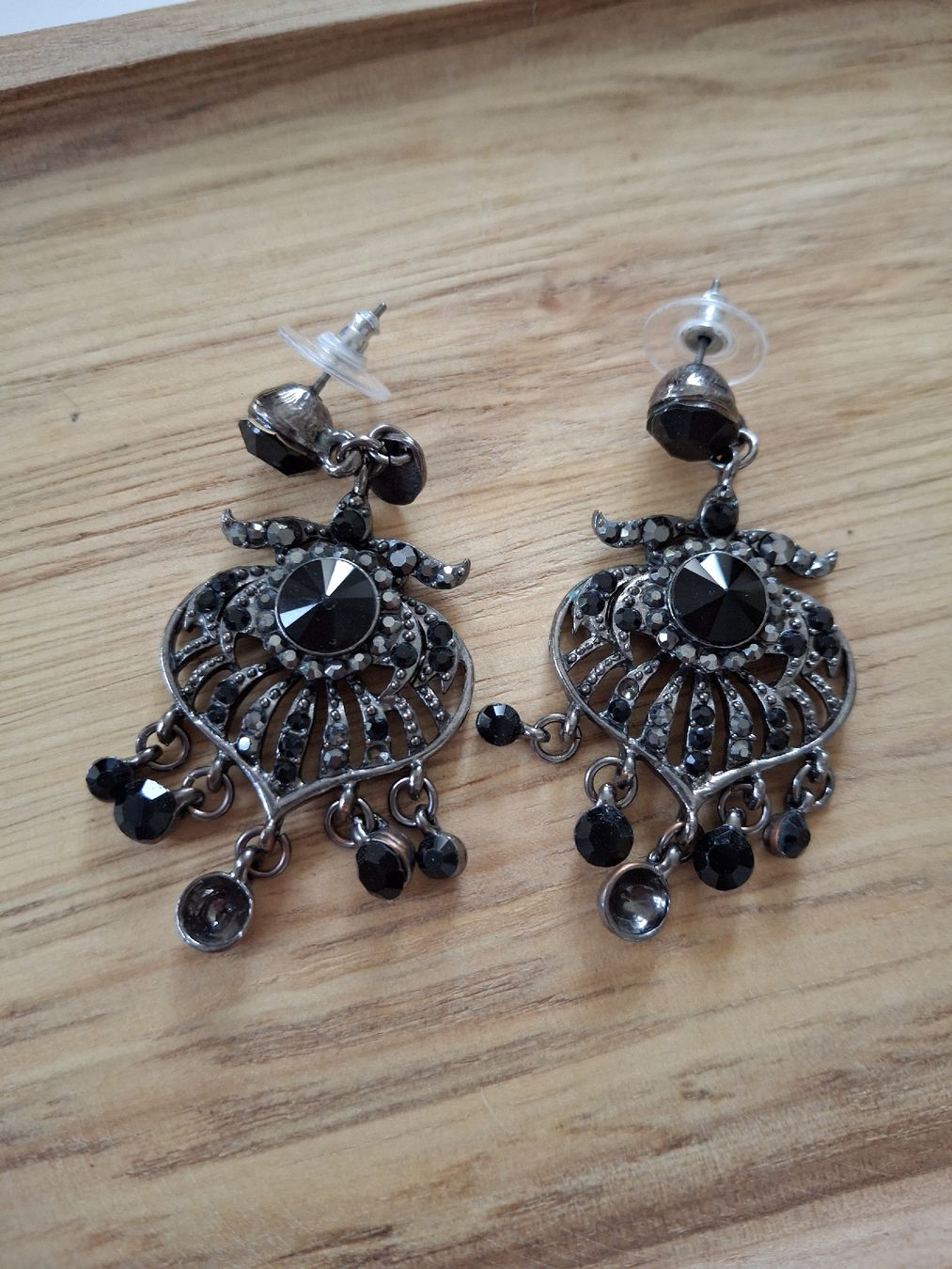 Orecchini pendenti & Orecchini a lobo: Boucles d'oreilles noires Globus – Usato da Lausanne venduto da Cognitia 1