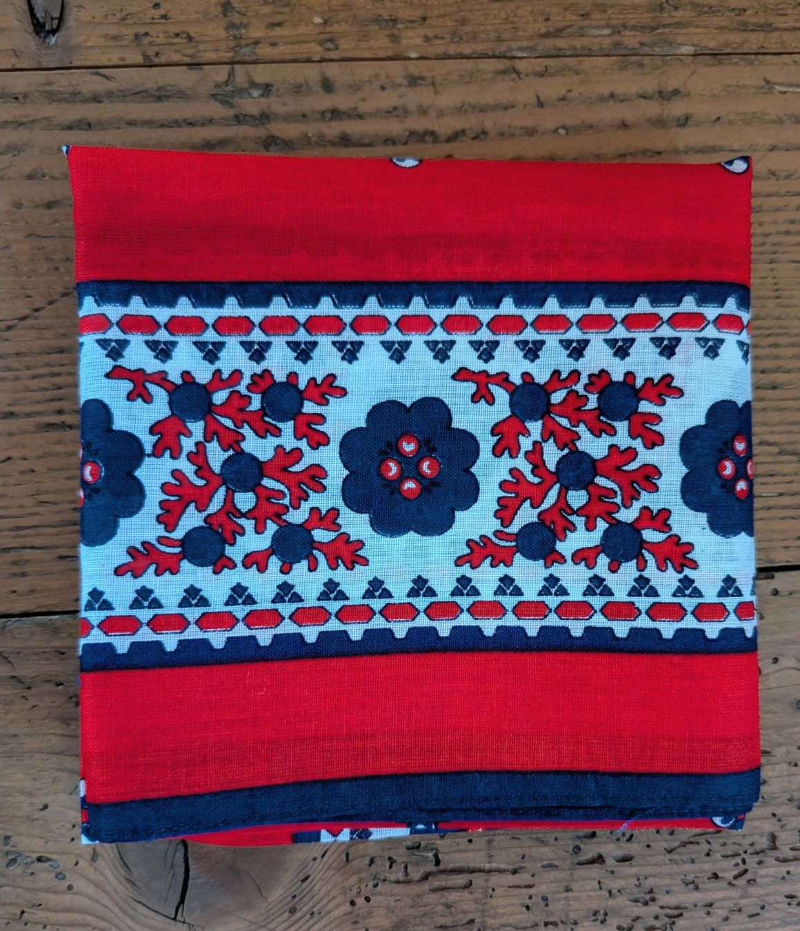 Foulard & Sciarpe: Vintage Halstuch/Kopftuch, Rot mit Blumenmuster – Usato da Nänikon venduto da Haexli_70 3