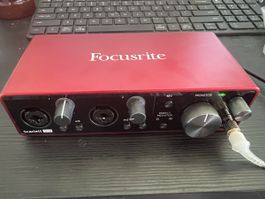 Focusrite Scarlett 2i2 USB Audio Interface - Top Zustand!