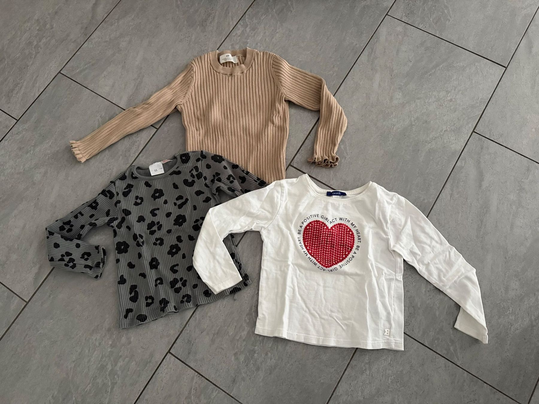 H&M Pulls et sweat-shirts: Pullover - Grösse 110/116  - 3 Stück – D'occasion à Bülach par Loredana13