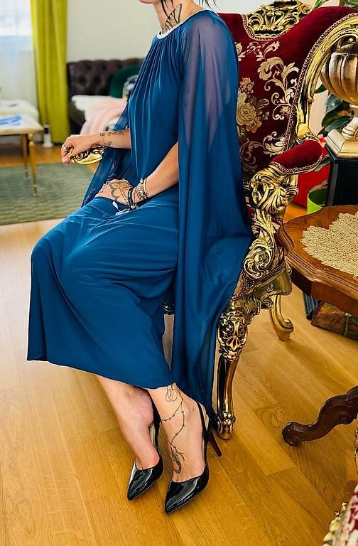 Kleider: Blaues Damenkleid – Gebraucht aus Luzern von Brokiland