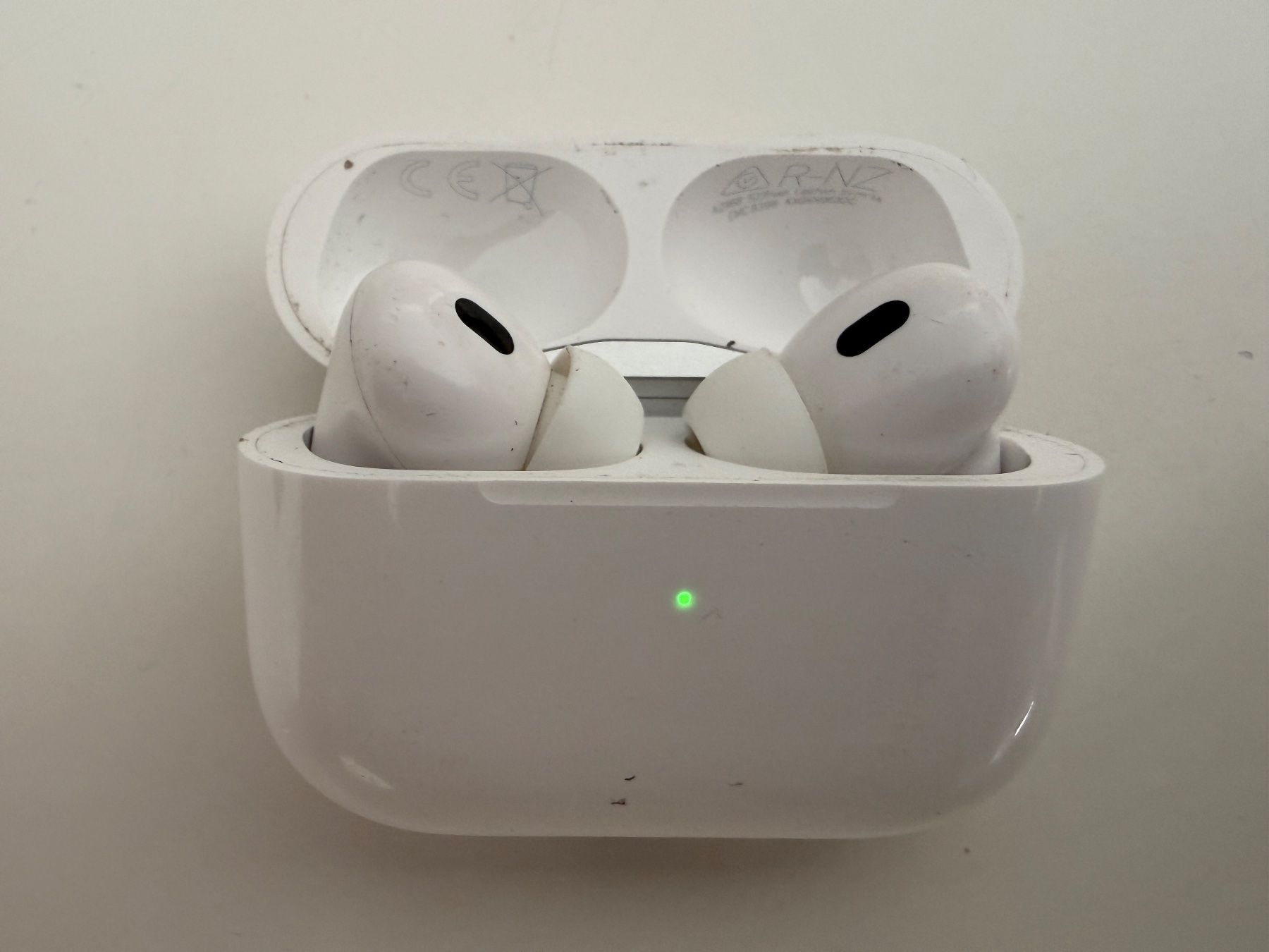 Apple Cuffie: Apple AirPods Pro 2 mit Ladecase – Usato da Zürich venduto da Domiloch11