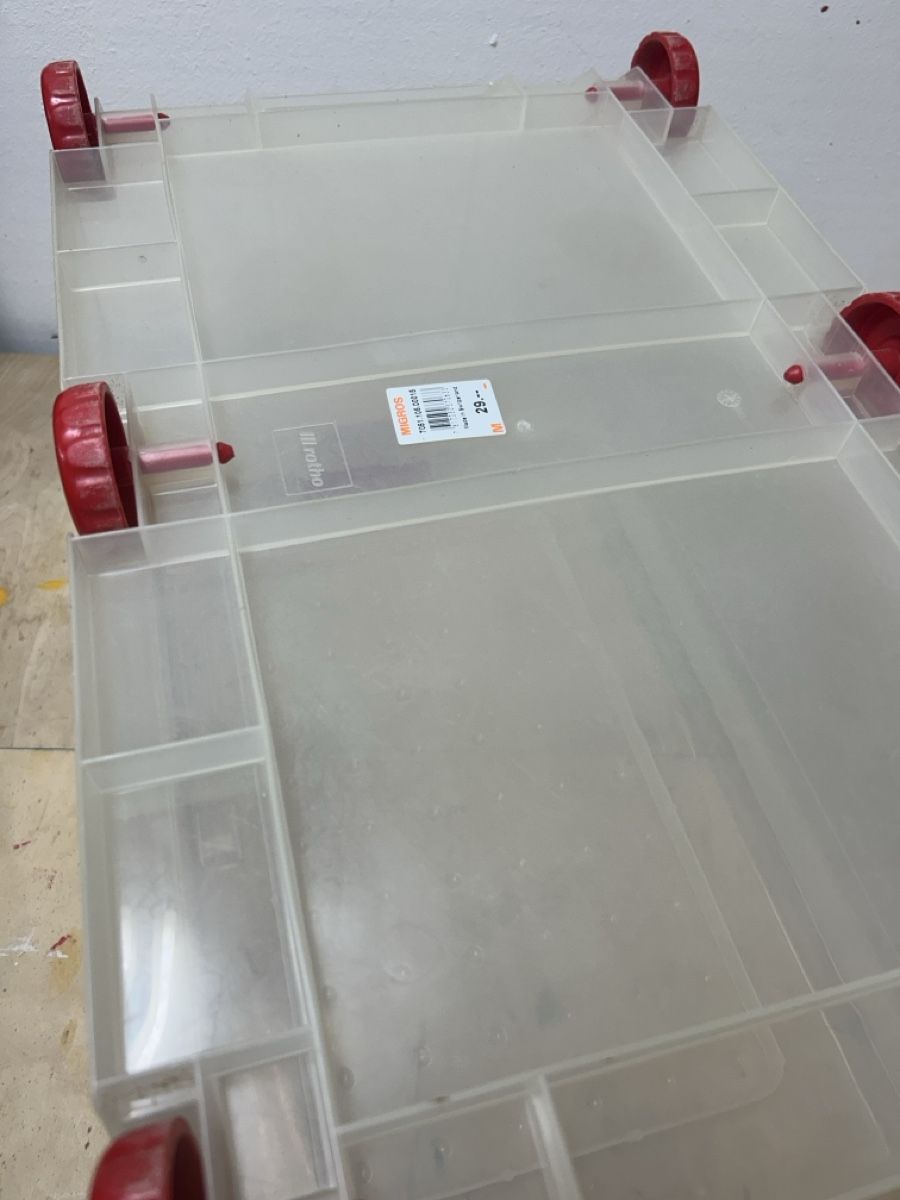Migros Behälter & Ähnliches: Aufbewahrungsbox mit Rädern – Gebraucht aus Uster von Stromboli7 5