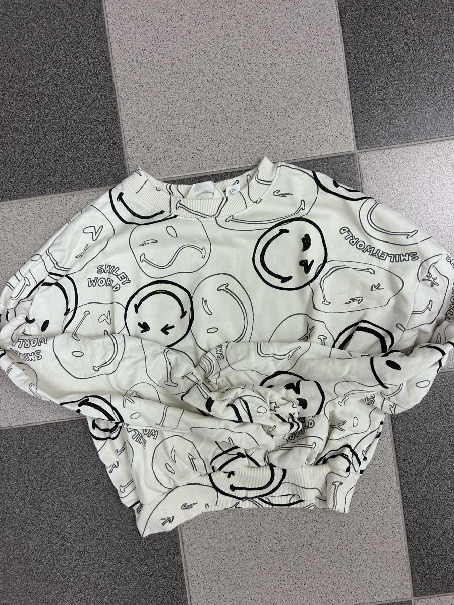 H&M Pullover & Sweatshirts: Pullover H&M Smiley World weiss in Grösse 170 – Gebraucht aus Wohlen b. Bern von Beppe99