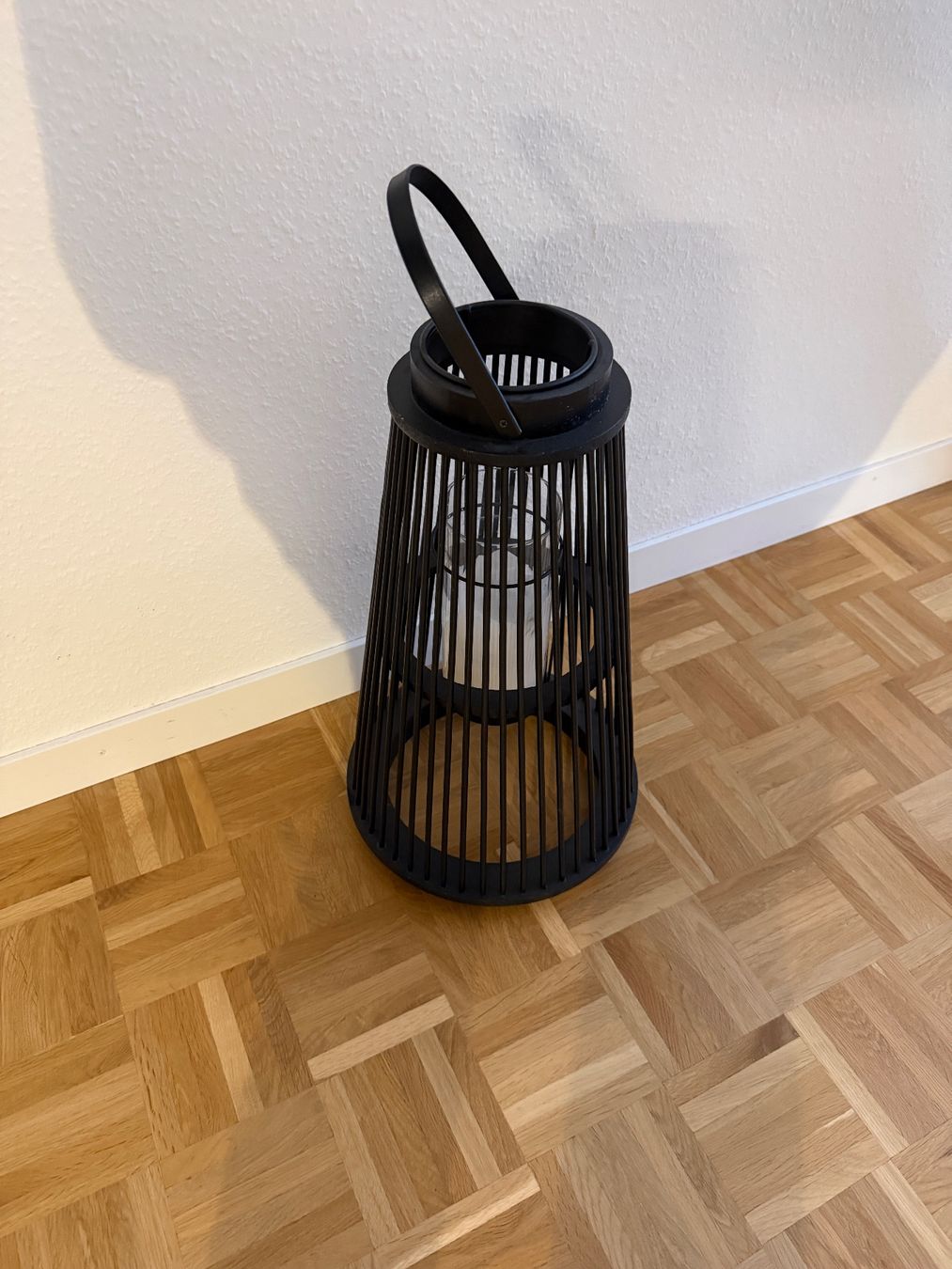 Laternen: Windlicht / Laterne schwarz, Holz, – Gebraucht aus Zürich von mij_7zkr 1