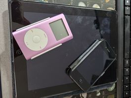 Ipad 2 + Iphone 4s + Ipod mini