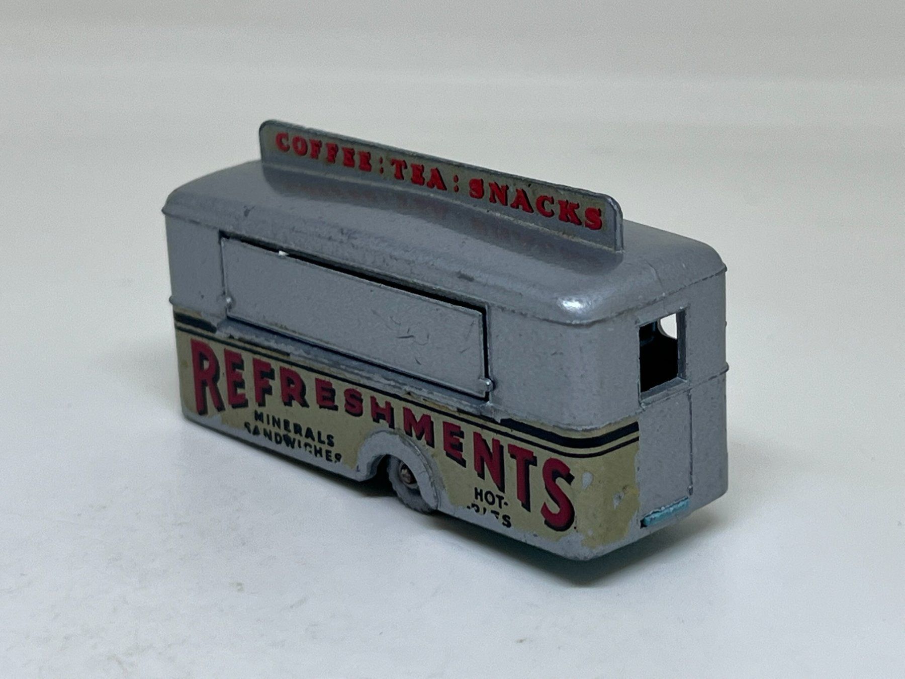 Matchbox Modellini d'auto: Matchbox Mobile Canteen #683 – Usato da Wildegg venduto da LaaBoutique