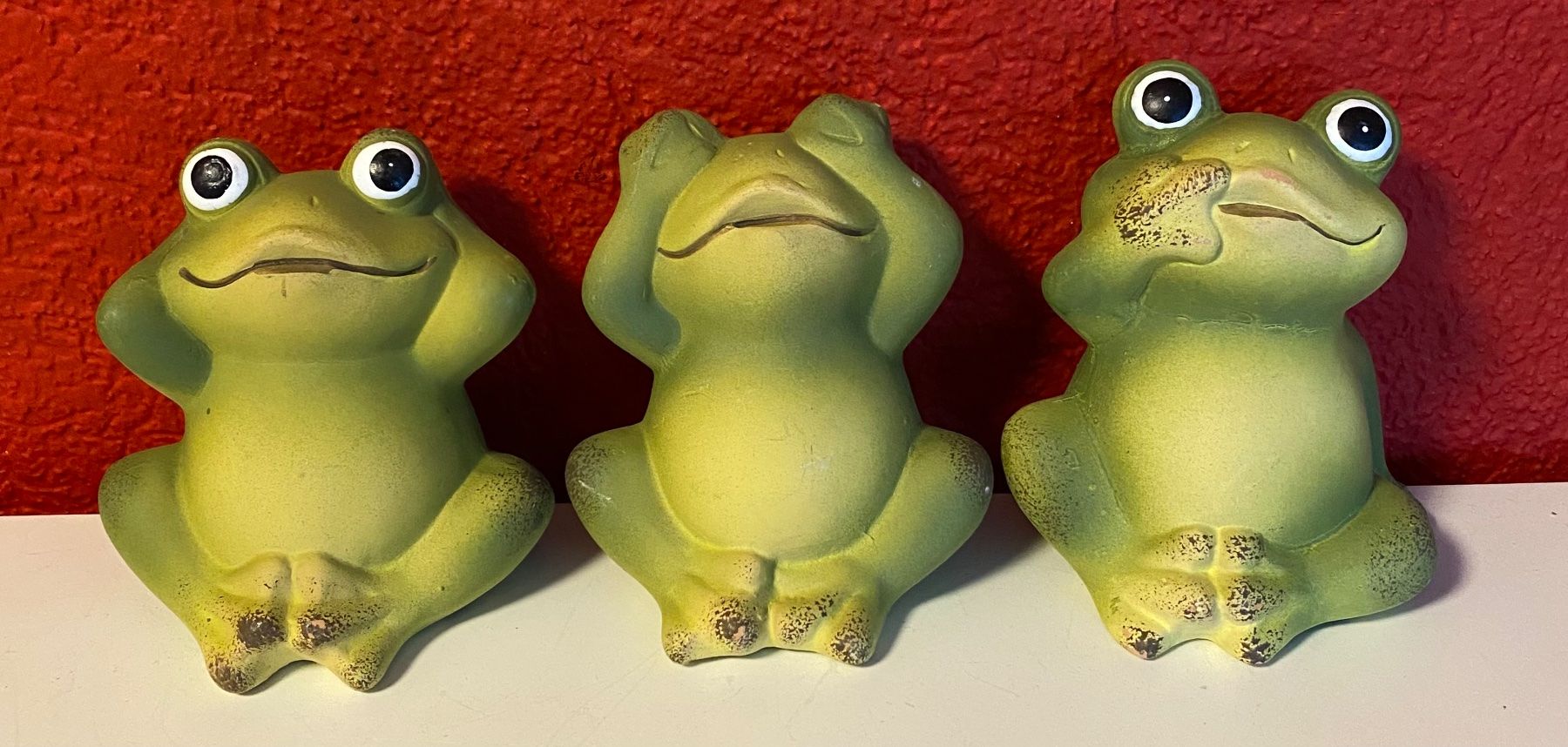Statuette: 3er Set Deko Frösche "Nichts sehen..." Figuren Garten – Nuovo e nell'imballaggio originale da Zäziwil venduto da Emlea
