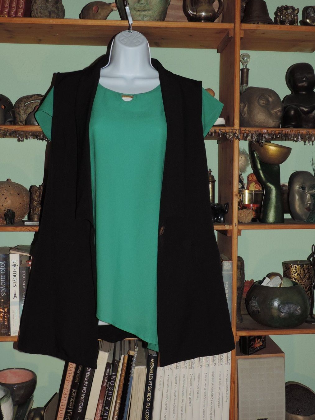 Lotti di vestiti: ensemble haut gilet noir – Usato da Genève venduto da Axelle333 1