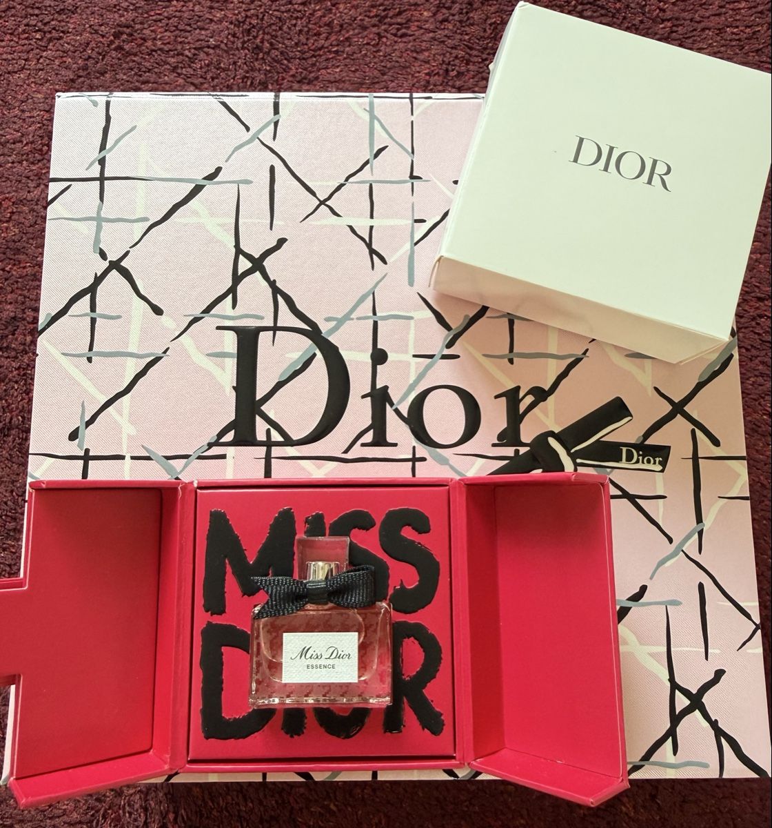 Dior Profumi & Eau de Toilette: Miss Dior Essence Coffret – Nuovo e nell'imballaggio originale da Luzern venduto da sas_r89l