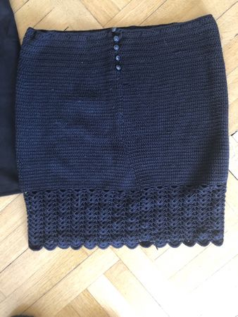 Jupe en crochet noir taille 42 bon état