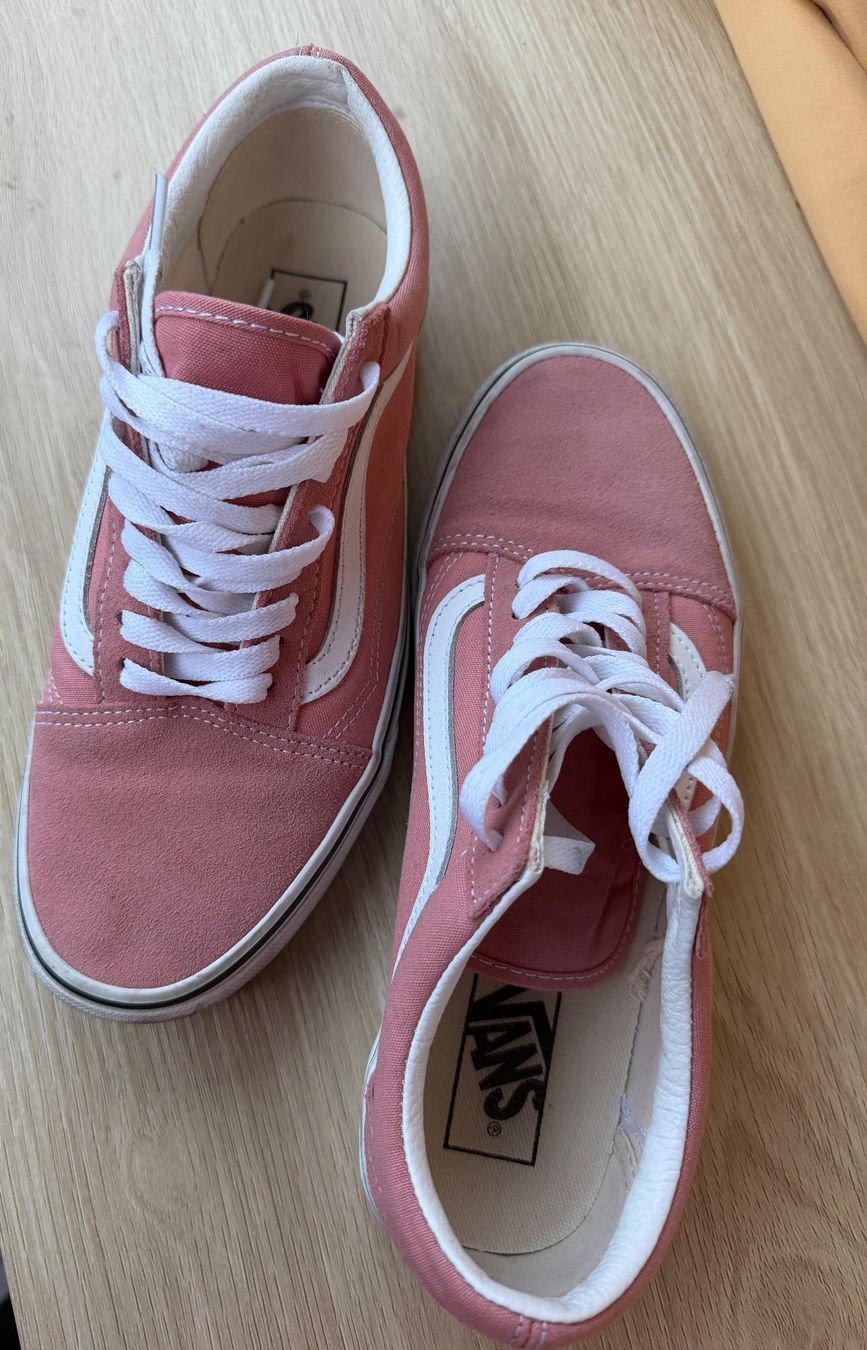 Vans Chaussures femmes: Vans Rose / Gr.40.5 – D'occasion à Zermatt par cacador