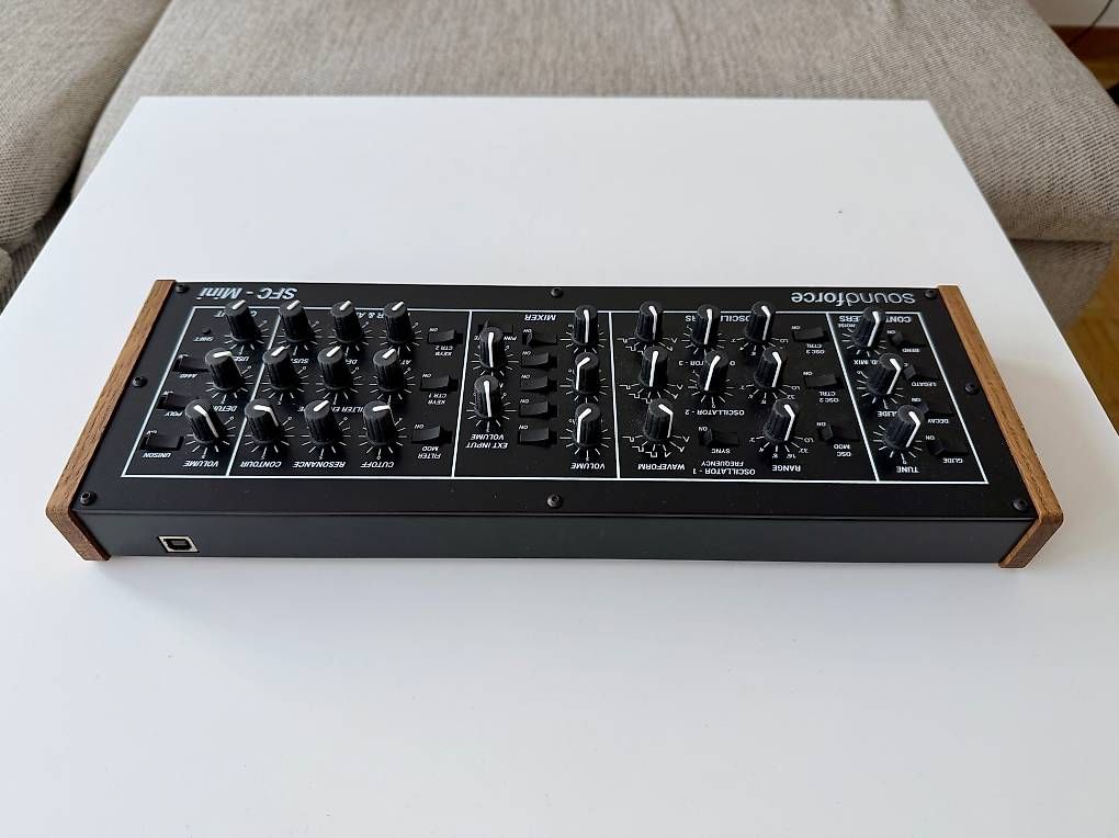 Strumenti musicali: Soundforce SFC-Mini Synthesizer Moog Midi Controller + OVP – Usato da St. Gallen venduto da -zAk- 2