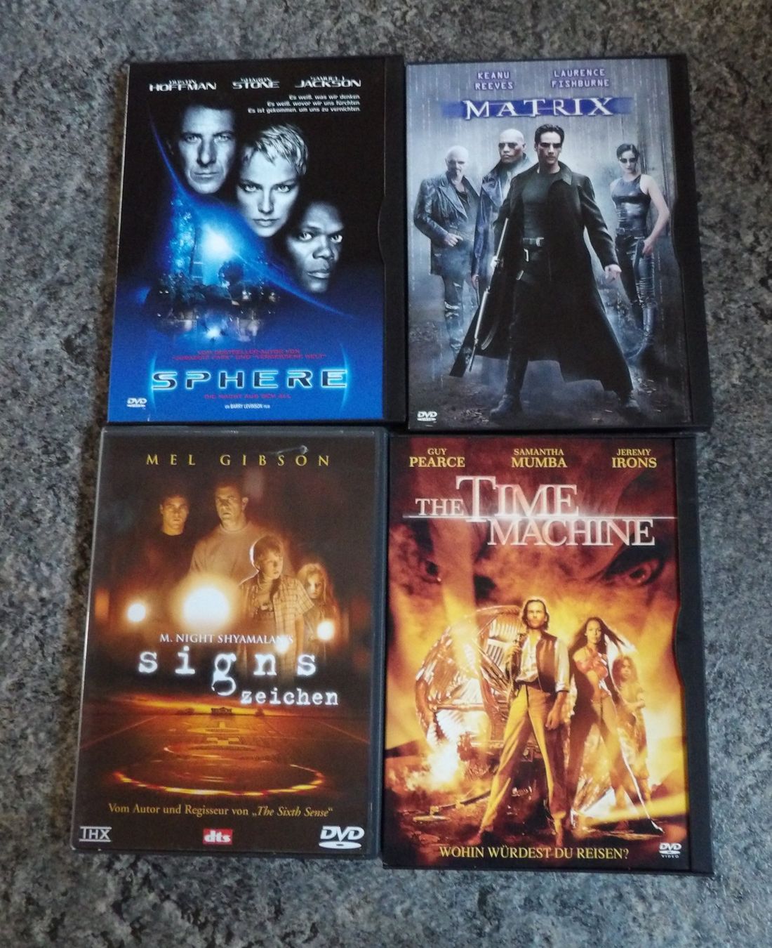 Tutti i DVDs: 4 DVD - Sphere, Matrix, The Time Machine, Signs – Usato da Niederlenz venduto da Steff99