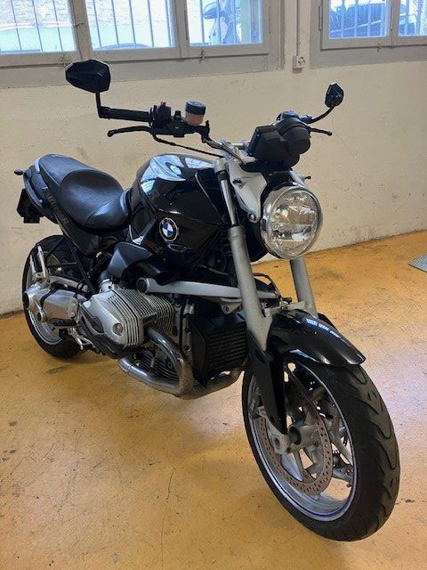 BMW Strasse: BMW R1200R ABS – Gebraucht aus Zürich von Motorenwerk