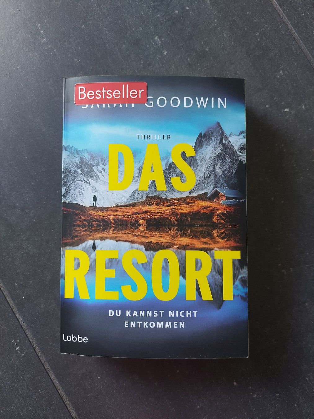 Bücher: Thriller "Das Resort" – Neu (gemäss Beschreibung) aus Siebnen von LastChanc2