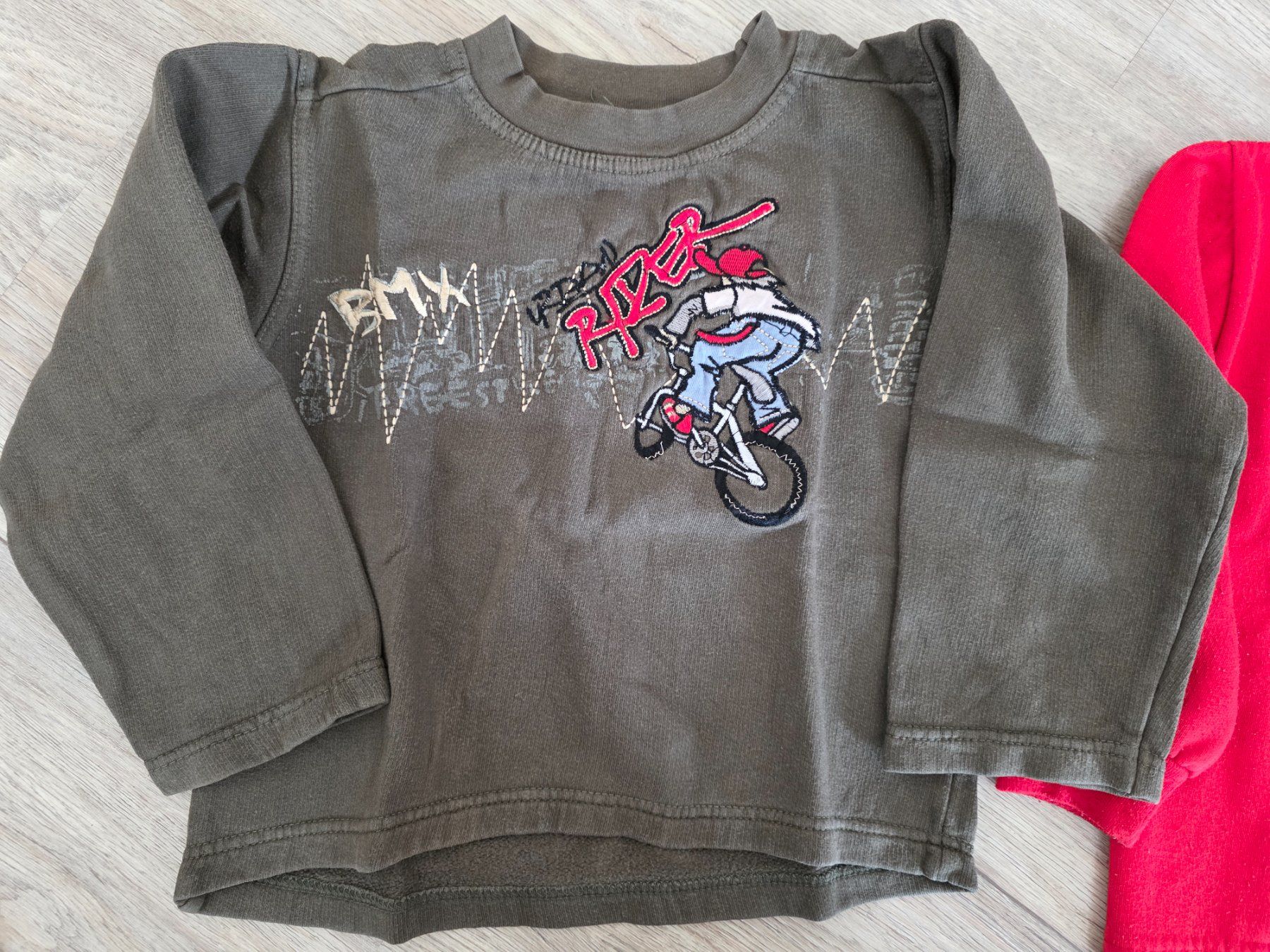 Pullover & Sweatshirts: 2 Kinder Pullover, Grösse 110/116 – Gebraucht aus Meiringen von tma_2 1