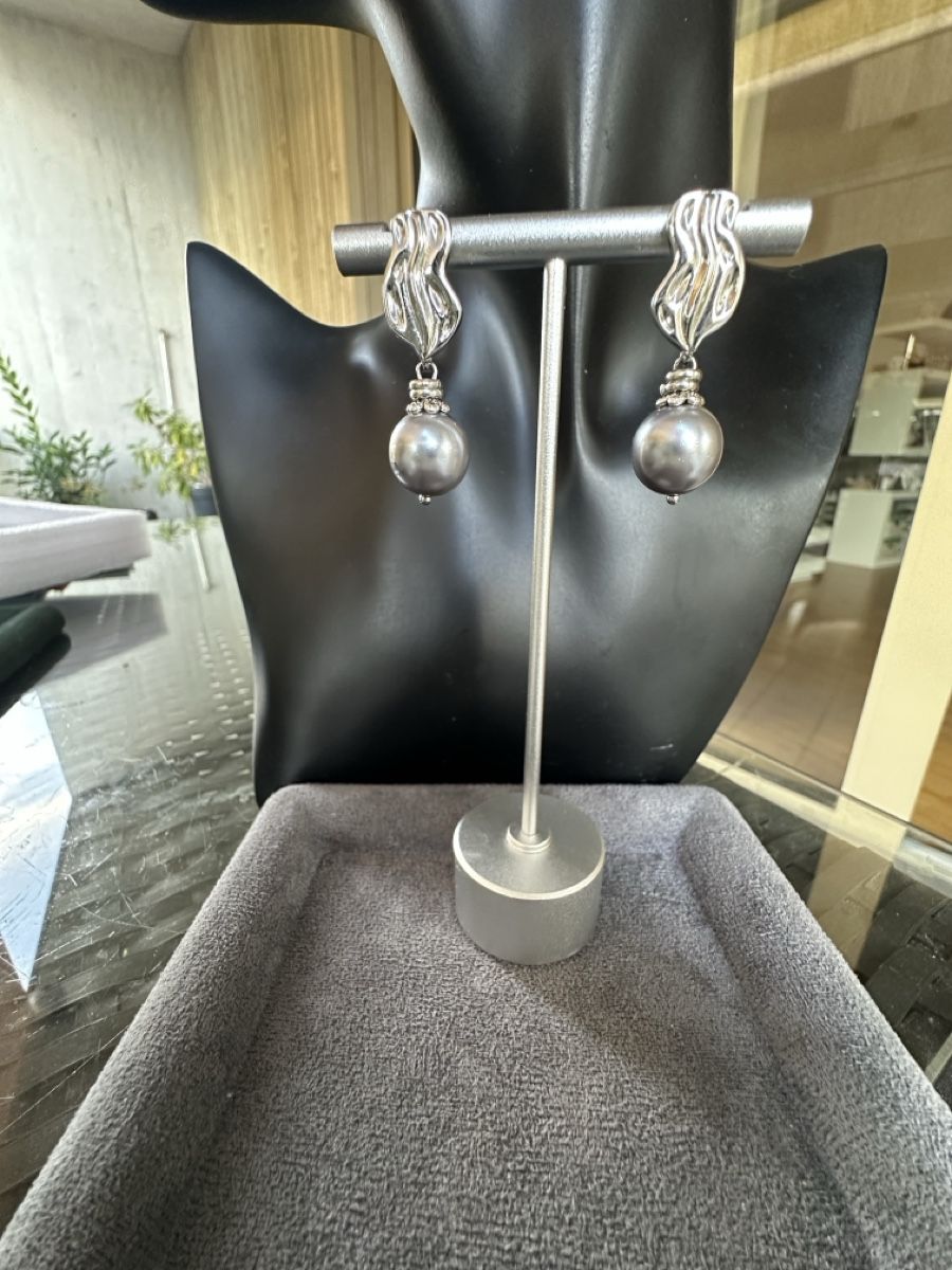 Ohrringe & -stecker: Ohrringe mit Muscheln Perlen – Neu und originalverpackt aus Kriens von Hortensie6