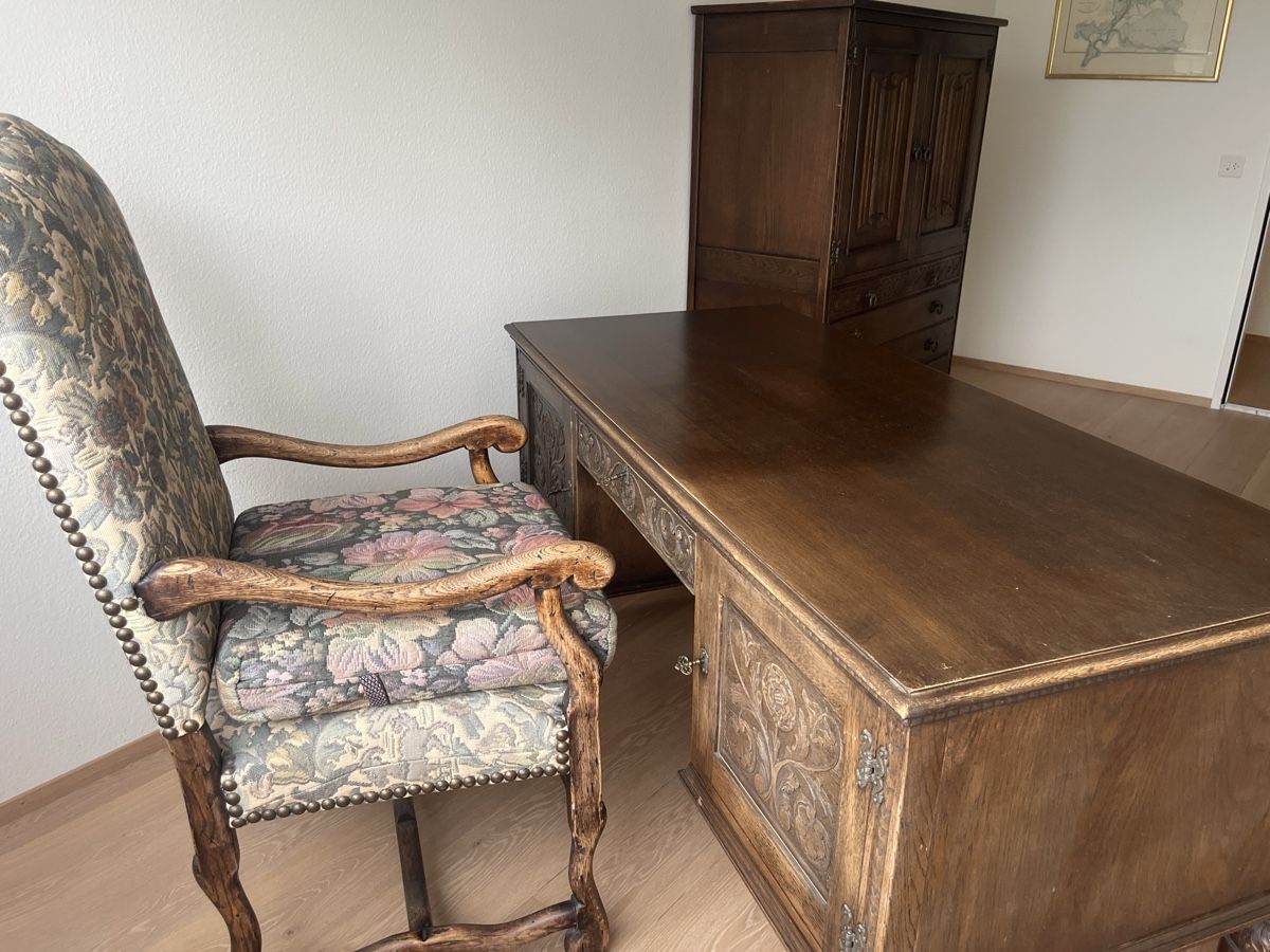 Set di tavolo e panche: Antiker Schreitisch mit Schrank – Usato da Münsingen venduto da mst311 3