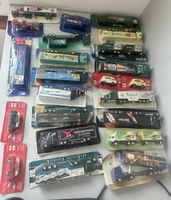 23 verpackte Werbeautos / Werbe-LKWs