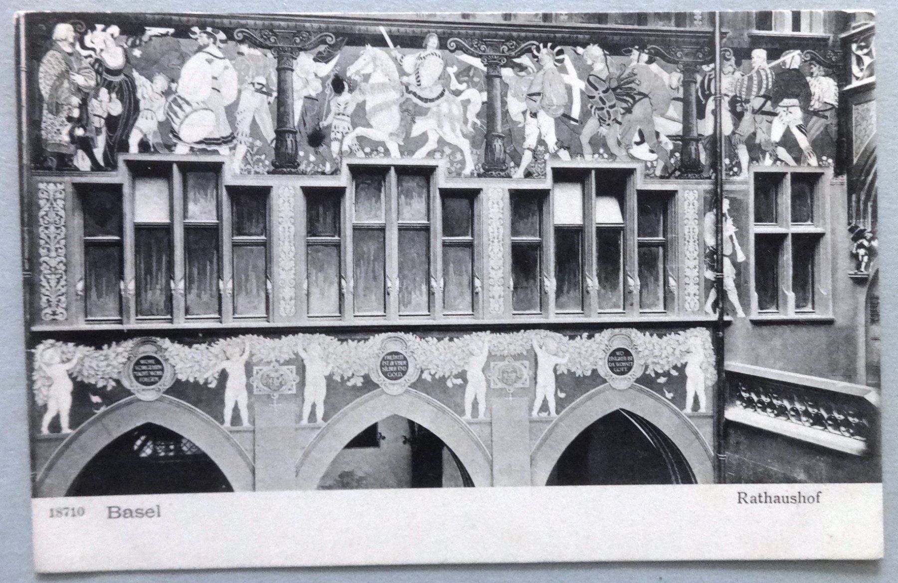 Cartoline postali: Basel - Rathaushof – Usato da Fétigny venduto da Billy2miny
