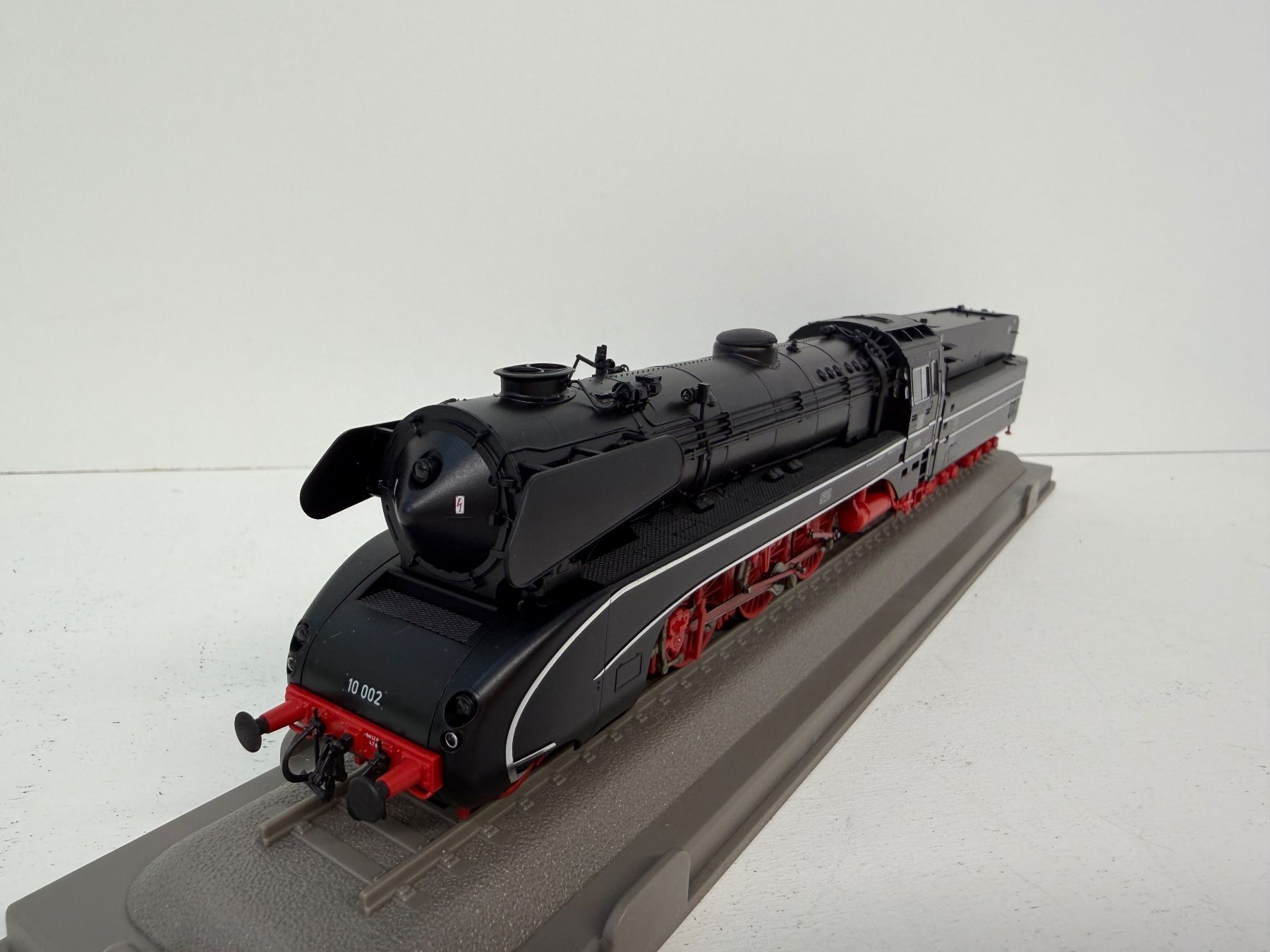 Roco Modellini di ferrovie: Roco H0 70191 Dampflok mit Schlepptender DB 10002 / Digital – Usato da Büsserach venduto da ModellbahnDepot 4