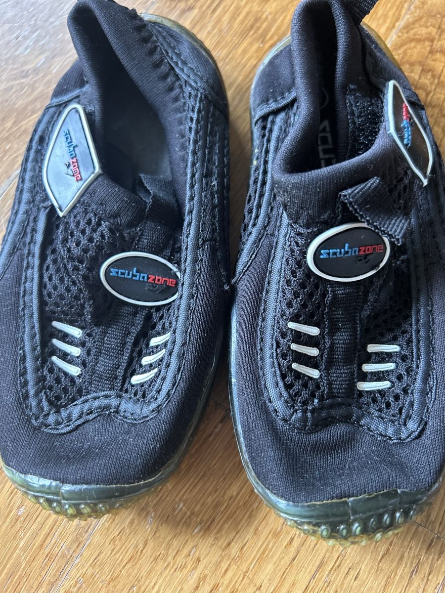 Schuhe für Jungen: Scuba Badeschuhe Gr. 26 – Gebraucht aus Birmensdorf ZH von LXro 2