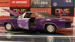 Dodge Charger R/T purple 1:18 neuwertig