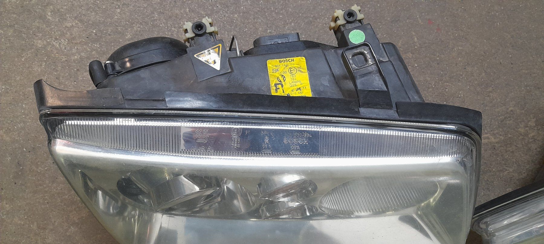 Fari: Xenonscheinwerfer VW Bora – Usato da Cham venduto da vento9 6