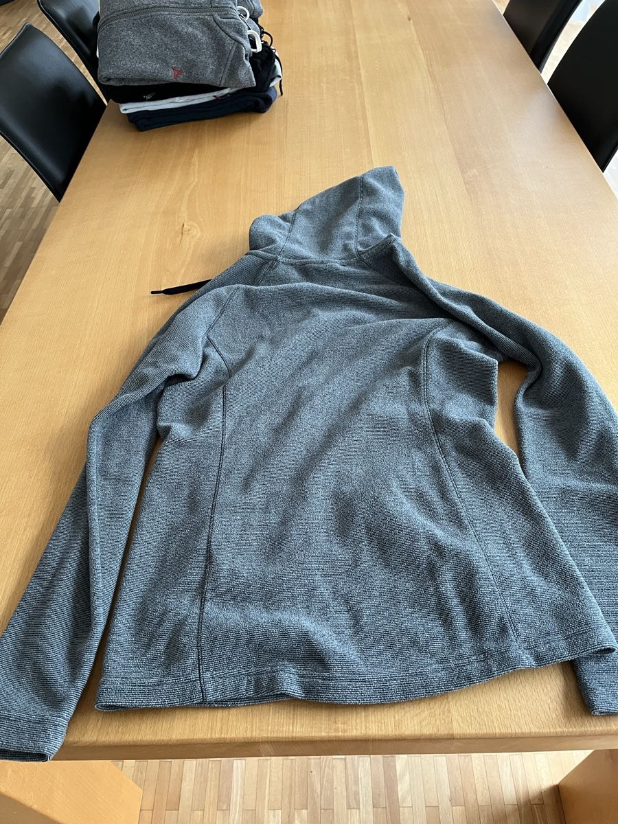 Jacken: Damen Fleecejacke – Gebraucht aus Kirchberg SG von MB409_4x4 1