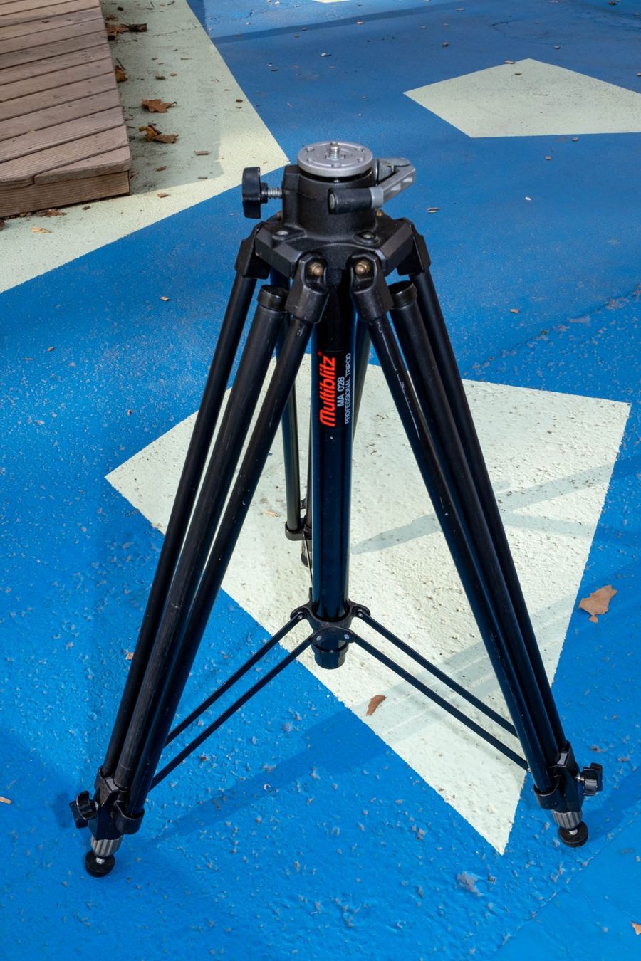 Manfrotto Stative & Köpfe: Manfrotto Triman 028 black tripod pro Hmax 227cm Multiblitz – Gebraucht aus Lausanne von Athanor