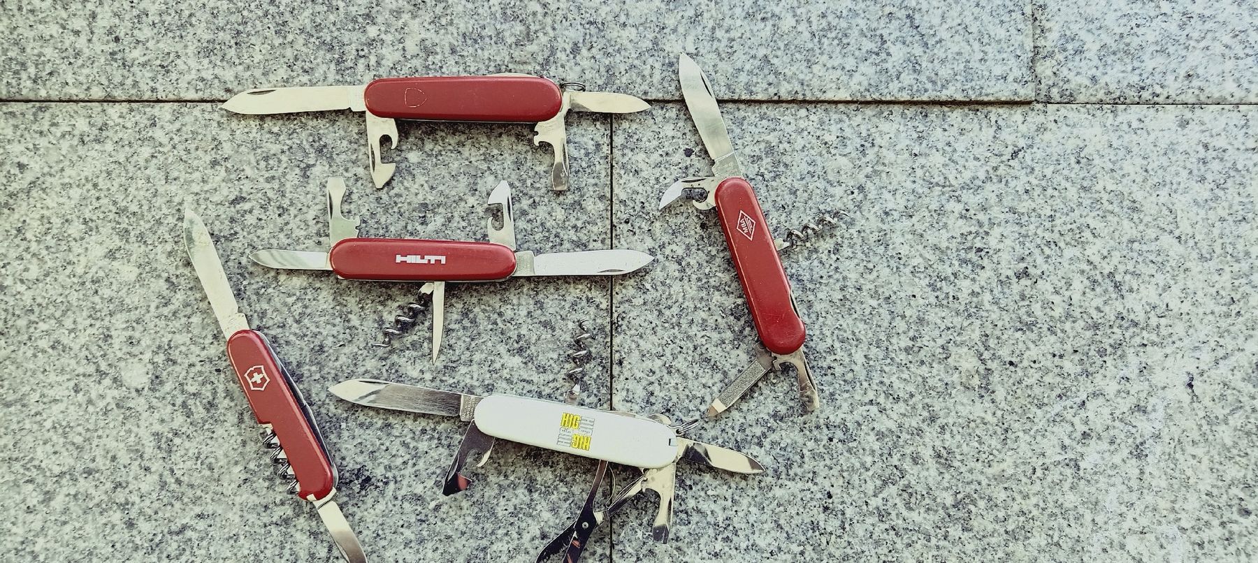 Victorinox Taschenmesser: 5 Sackmesser "DEFEKT" – Defekt aus Emmen von Mocck