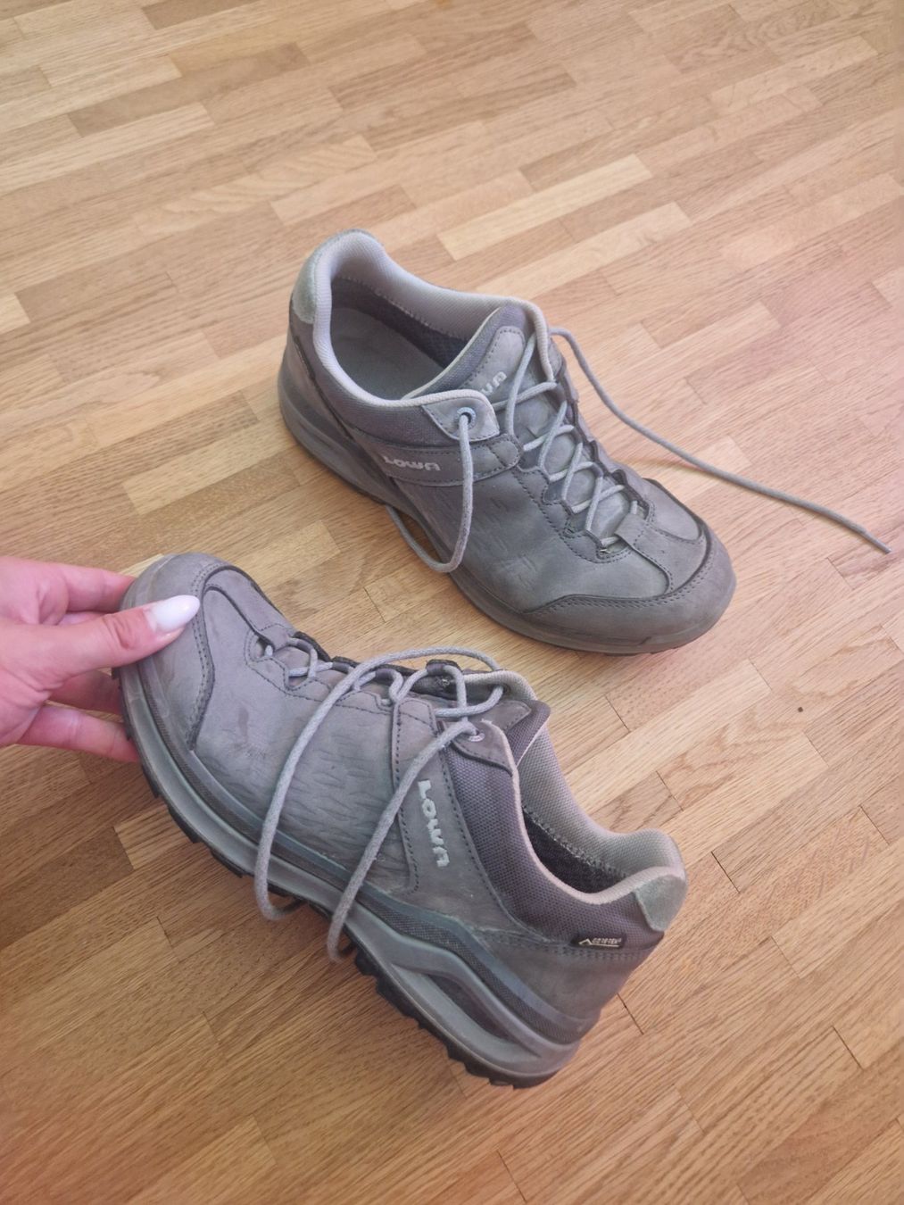 Lowa Damenschuhe: Hiking shoes Gortex Lowa – Gebraucht aus Renens VD von elenamozart