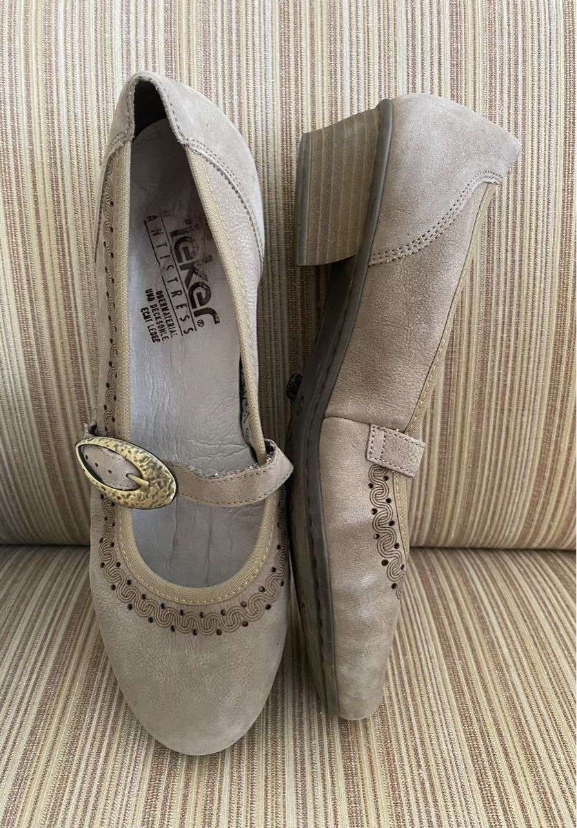 Rieker Damenschuhe: Bequeme Rieker Schuhe, Grösse 40, beige – Gebraucht aus Jona von Flamingoo 2