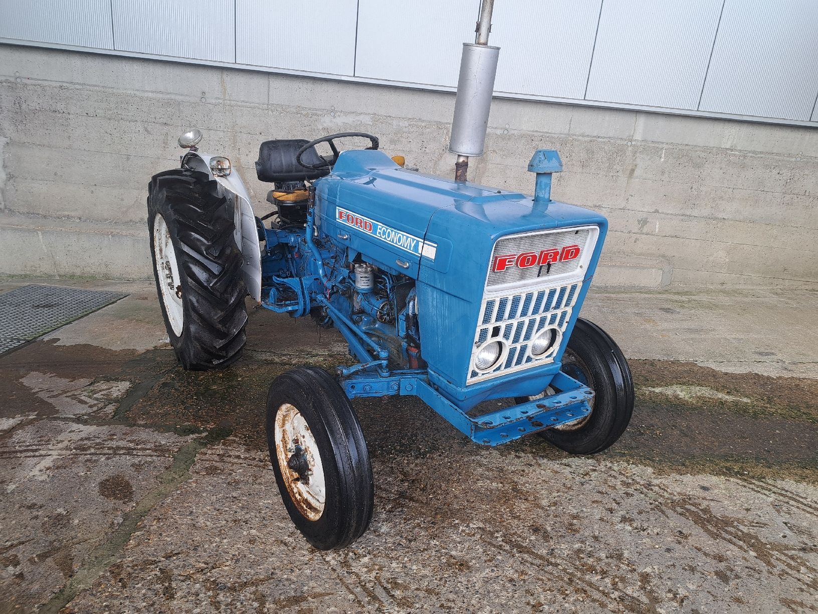 Trattore Ford 3000/2000 - Veicoli commerciali In vendita a Padova