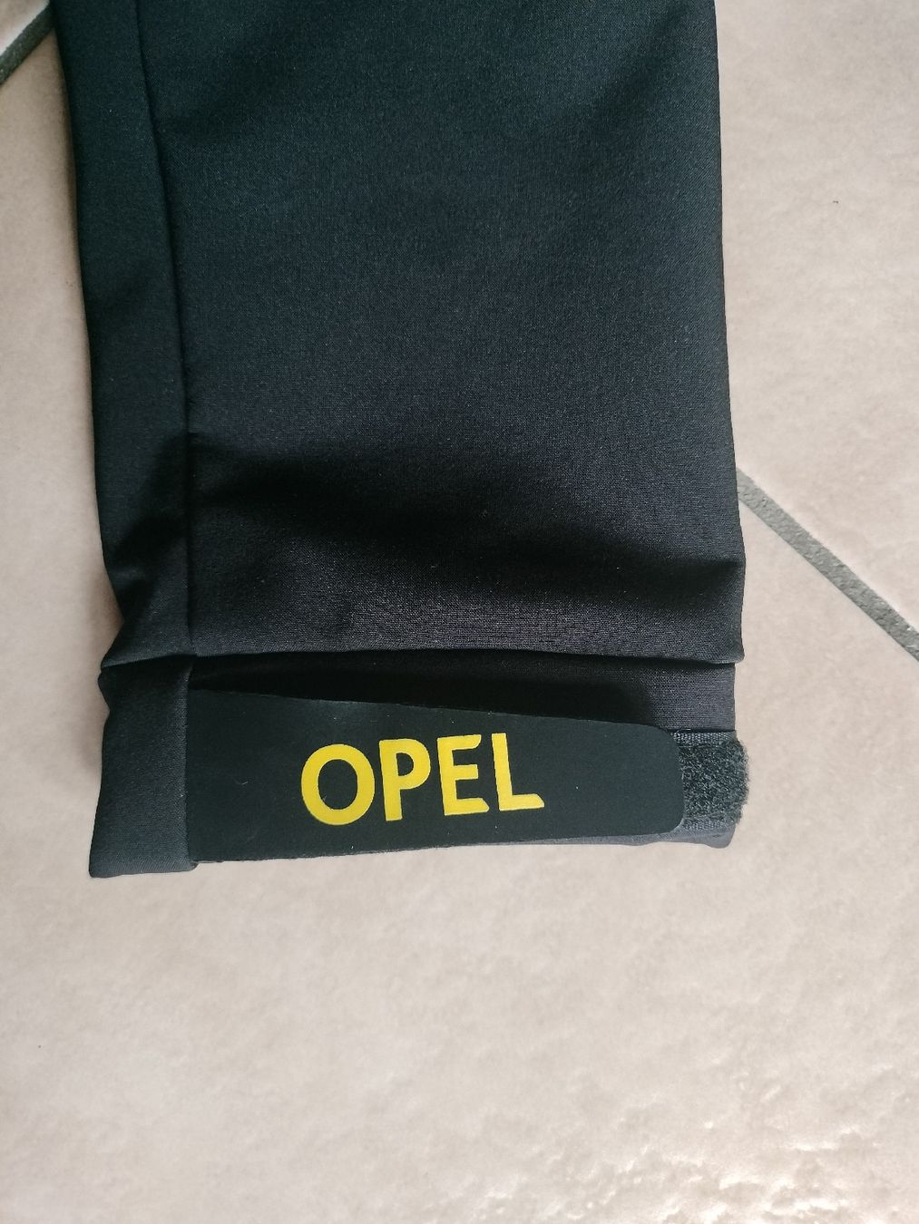 Giacche: Schöne Opel Softshelll Jacke von Opel, Grösse S – Usato da Schwanden Sigrisw venduto da len_9yqg 2