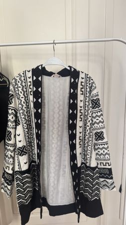 Trendige Jacke im Ethno-Look mit Pailletten