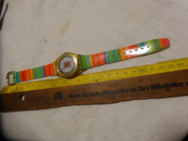 Swatch Montres: S-WATCH  SCHÖNE HERREN UHR,QUARTZ,SCHÖNE MODE,FARBE.LÄÜFT – D'occasion à zürich par ahmad01 1
