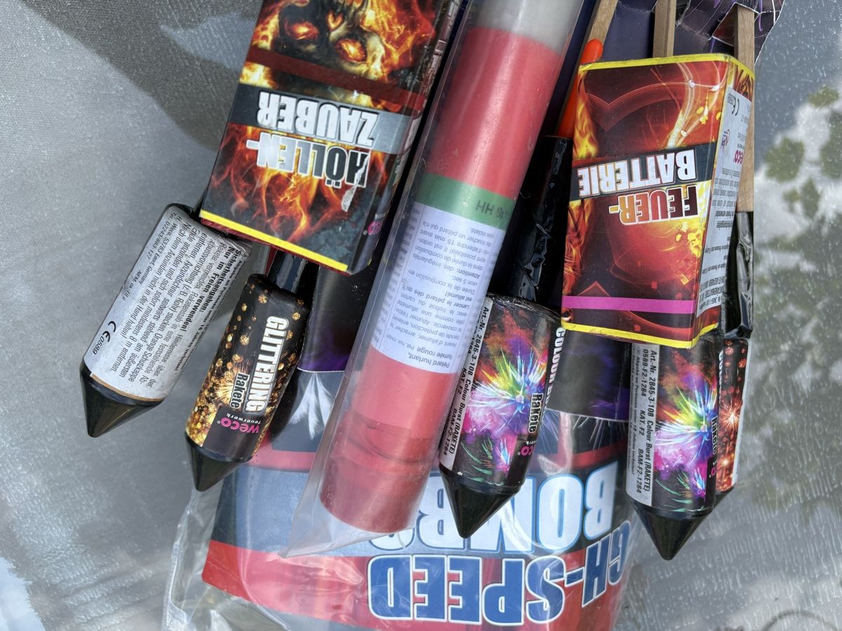 Spielzeuge: Grosses Feuerwerk-Set – Gebraucht aus Zürich von Orionos 4