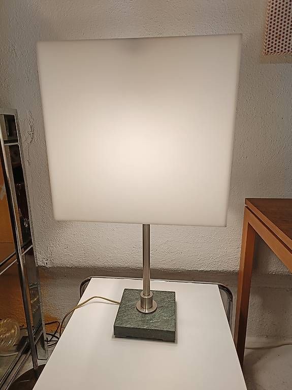 Lampade: Tischlampe Plexiglas und Marmorsockel. – Usato da Winterthur venduto da style-and-design.zrh 1