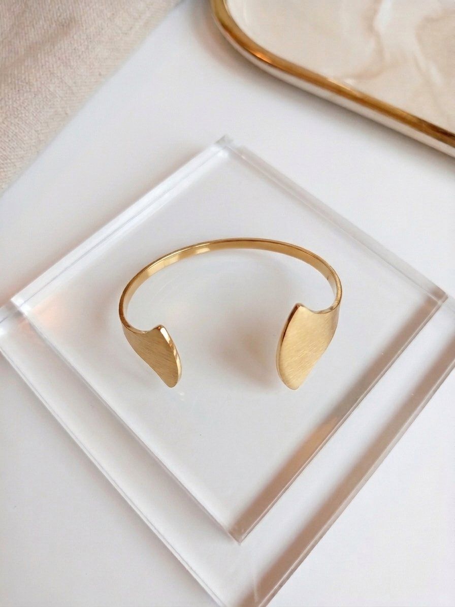 Bracciali & Braccialetti: Bracelet Jonc Ajustable en Acier Inoxydable Doré – Nuovo e nell'imballaggio originale da Boudry venduto da chl_w5qz