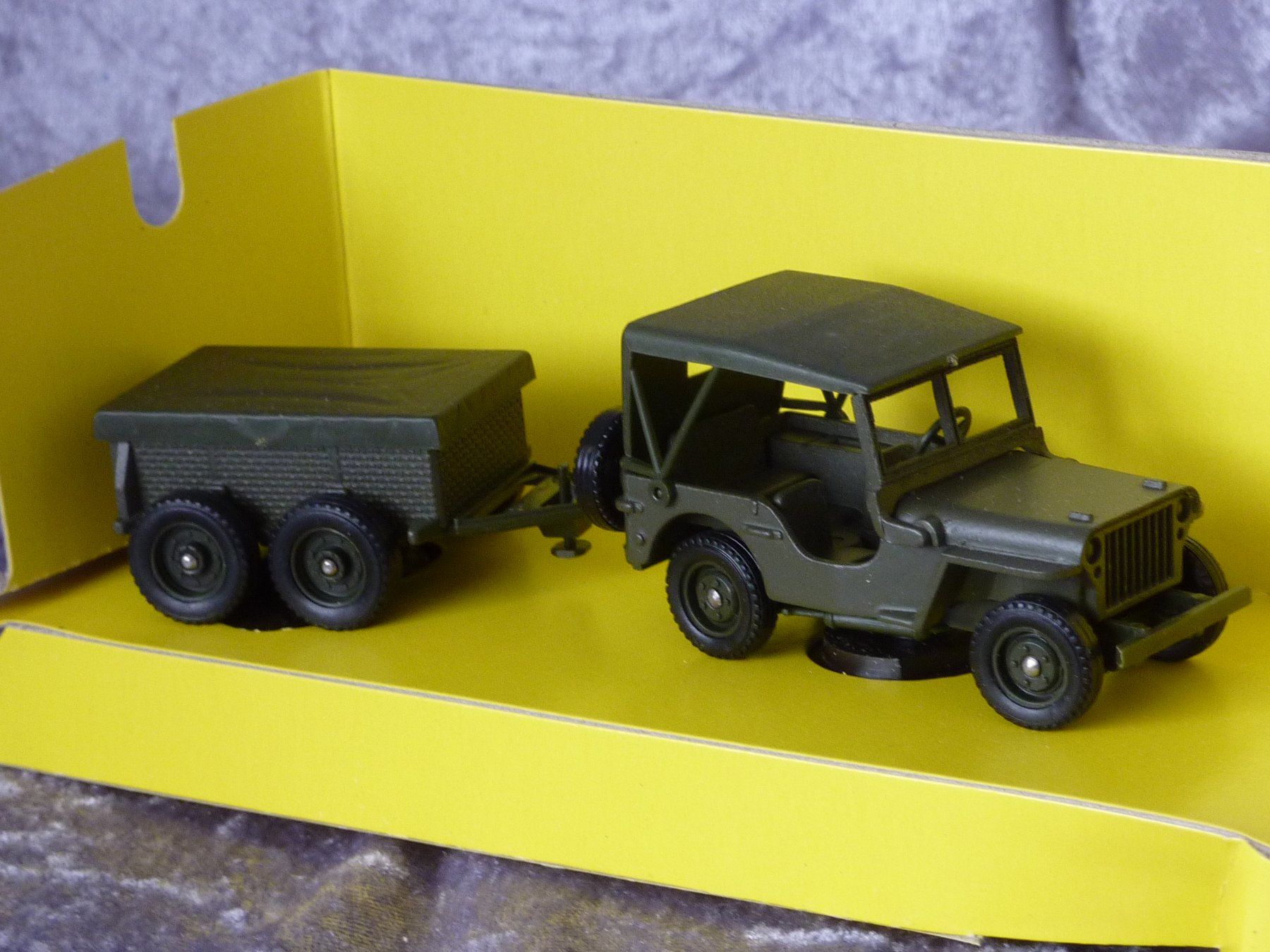 Willys Modellini d'auto: Militärjeep mit Anhänger 1:43 – Nuovo (secondo la descrizione) da Dürrenäsch venduto da modellautos4you 4
