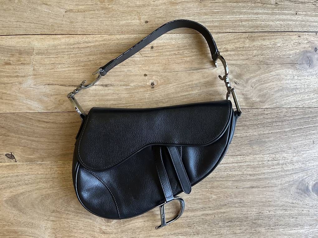 Dior Borse da donna: Sac Dior Saddle Noir Authentique - Élégance Intemporelle – Nuovo (secondo la descrizione) da Petit-Lancy venduto da RBABIN 1